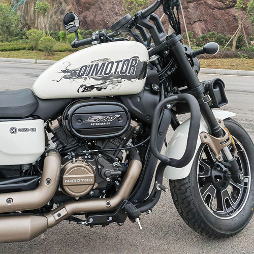 适用于 钱江闪350护杠防摔保险杠靠背边包排挡杆加宽脚踏板改装件