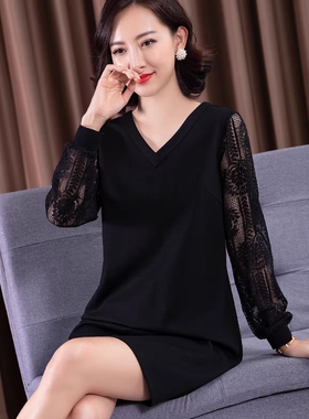 大码女装2021年秋冬新款胖mmV领蕾丝拼接连衣裙显瘦胖妹妹直筒裙