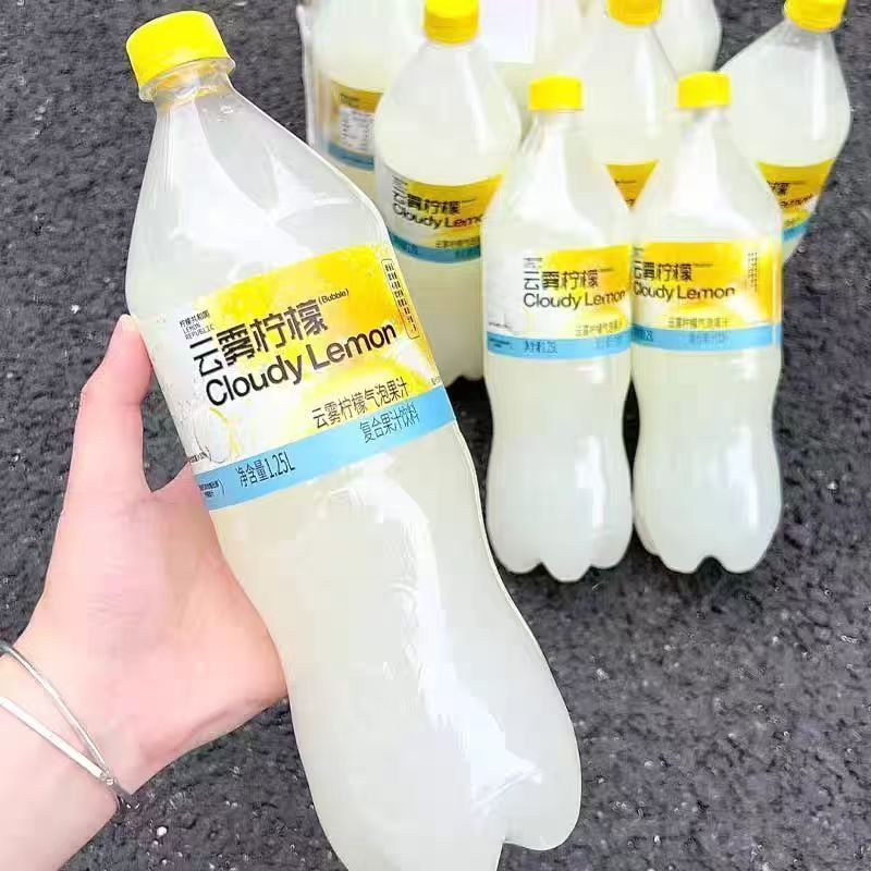 柠檬共和国云雾柠檬芭乐气泡果汁饮料清爽解腻0脂维C汽水饮品大瓶
