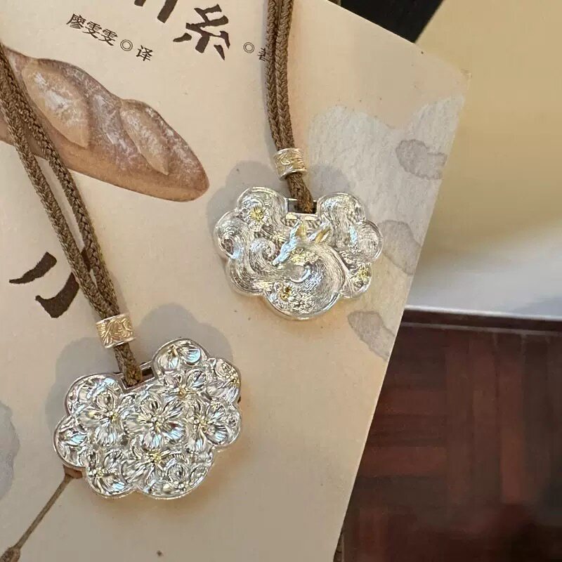 手工锤纹项链女足银999.9设计纯银桃花狐狸银饼挂绳圆牌挂牌吊坠