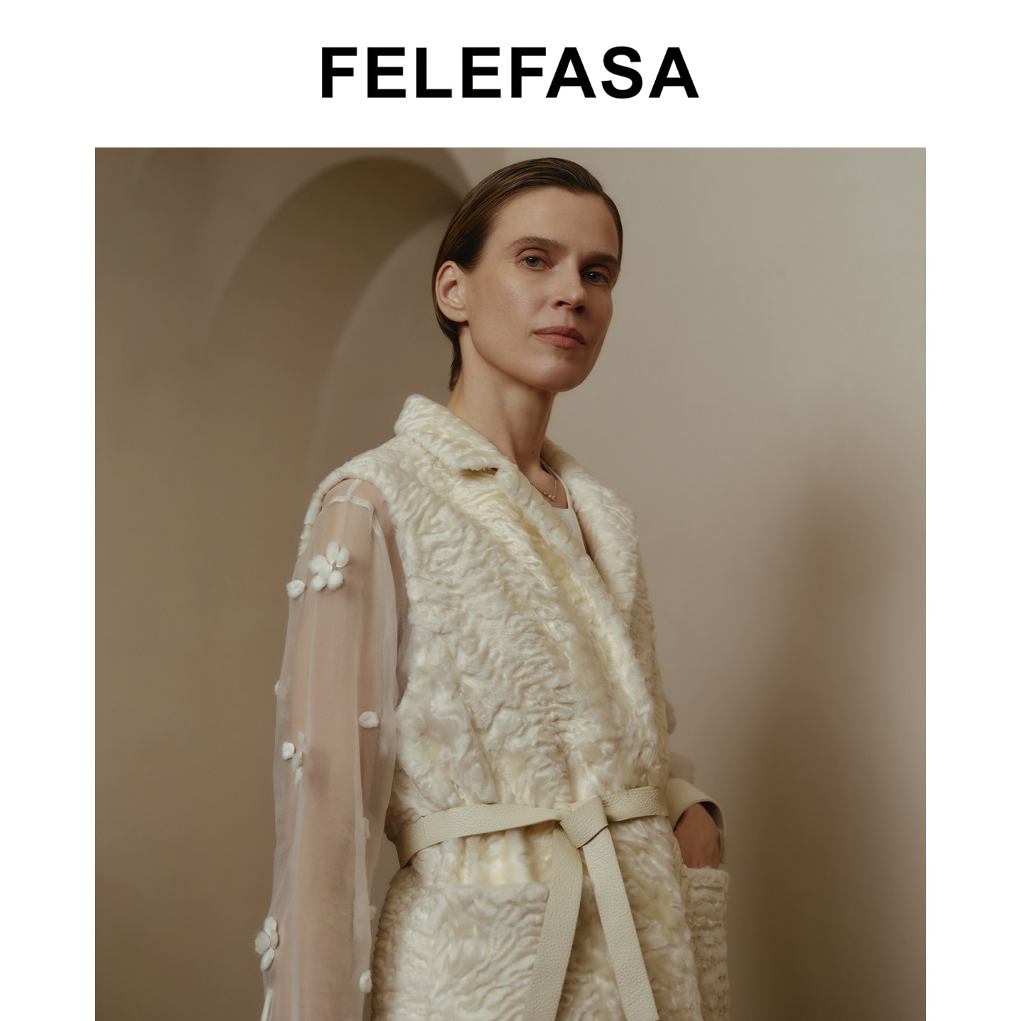 FELEFASA斐梵萨冬女装 斯瓦卡拉西装领系带皮草马甲外套