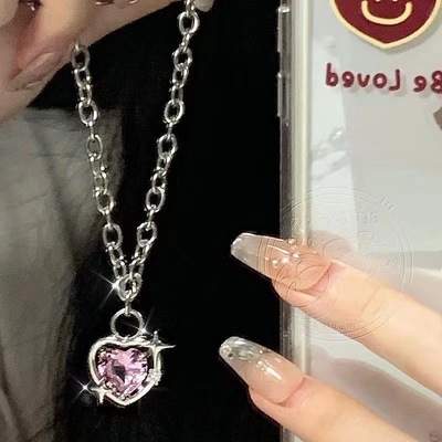 Love pendant necklace Lady clavicle chain粉钻爱心吊坠项链