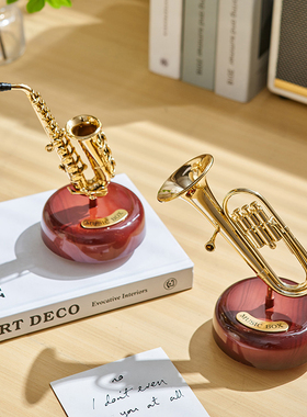 复古乐器萨克斯旋转音乐盒女孩成人生日礼物八音盒桌面摆件装饰品