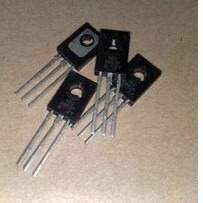 D882 三极管 2SD882 D882P TO-126  2SD882 40V/2.5A