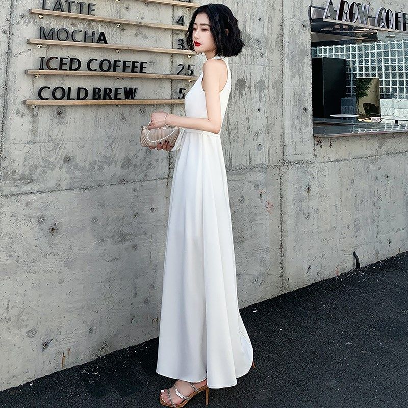 白色晚礼服裙女2023新款高端气质挂脖平时可穿长款宴会主持人表演