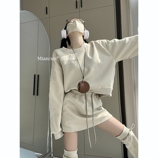 小个子穿搭一整套休闲套装女秋季2025年新款卫衣配裙子两件套裙装