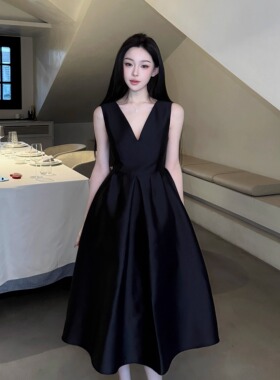 YOUENBB【浓情华尔兹】黑色V领高级缎面质感礼服裙显瘦黑裙赫本风