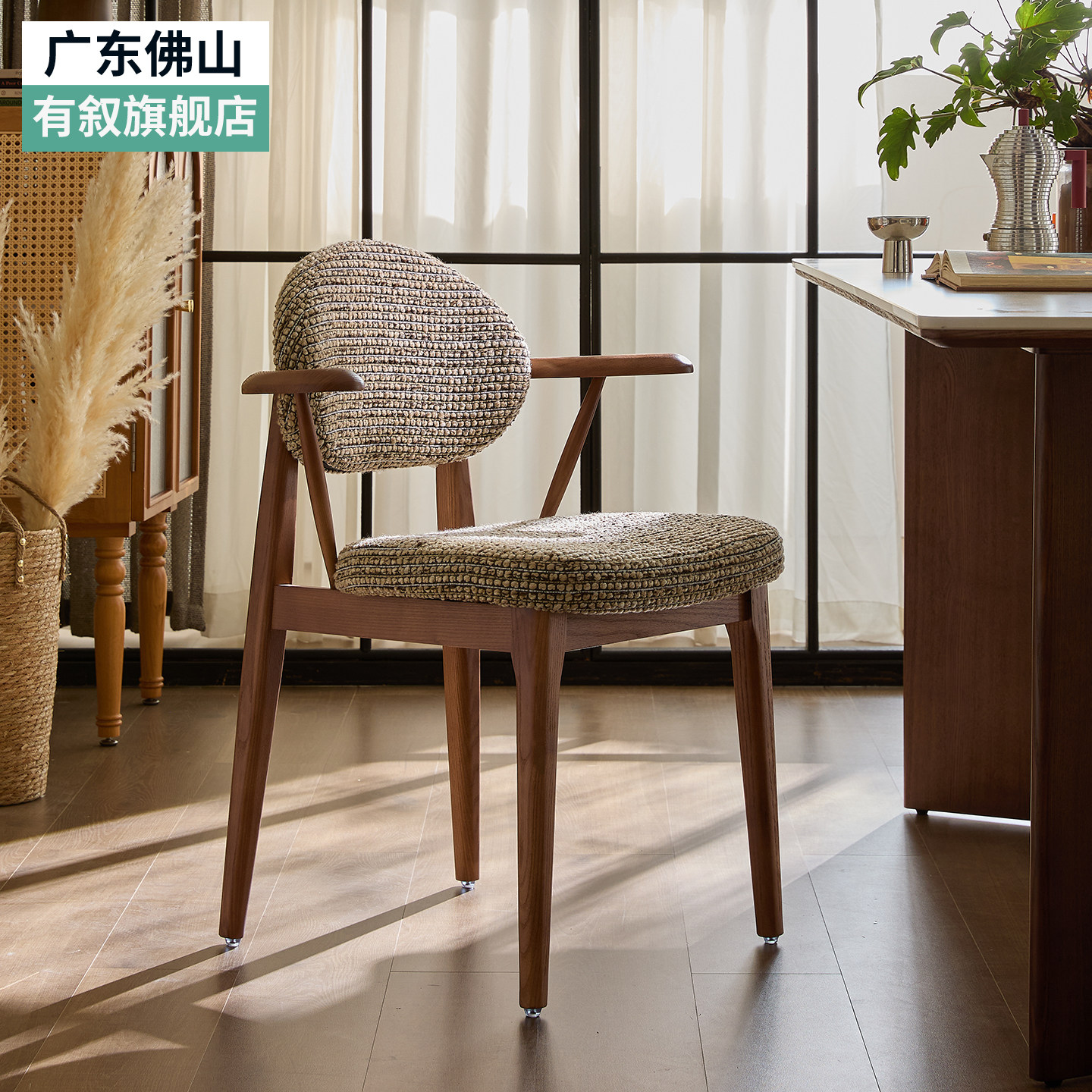有叙2026新款实木中古风布艺轻法式扶手椅靠背家用设计师茶椅书椅