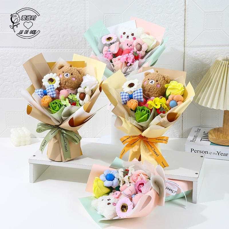 直销新款网红创意混搭玩偶手捧花束送女友毛绒卡通花束可爱生日礼