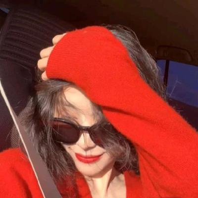 温柔风软糯高级感奶fufu针织上衣慵懒风设计感小众V领红色毛衣秋