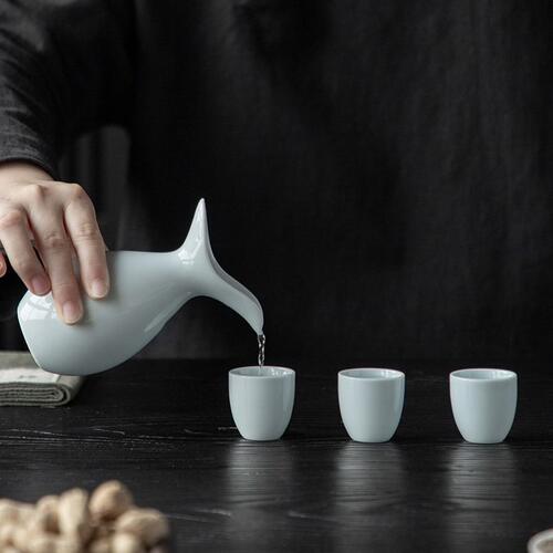 直销龙泉青瓷陶瓷酒具套装半斤小酒壶分酒器白酒杯黄酒粉青六杯定