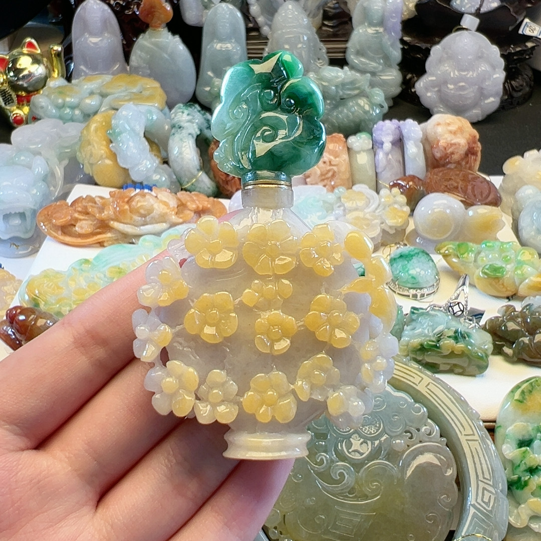 天然翡翠花鸟鼻烟壶