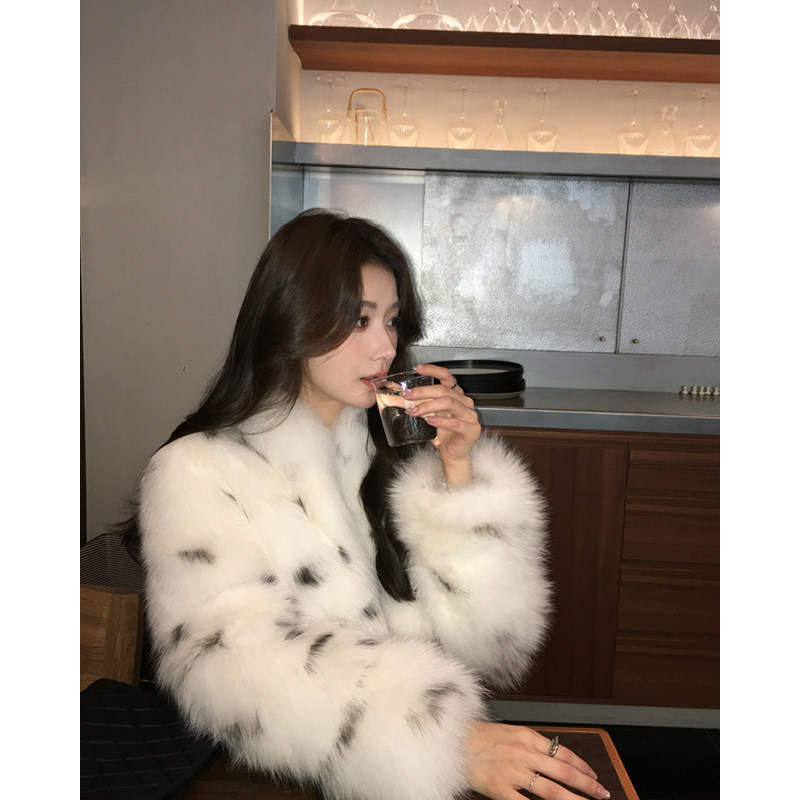 2025冬季高档狐狸毛皮草外套女新款白狐黑白豹纹短款B2391,女装/女士精品,皮草,淘宝优惠券,粉丝福利购,淘宝优惠卷