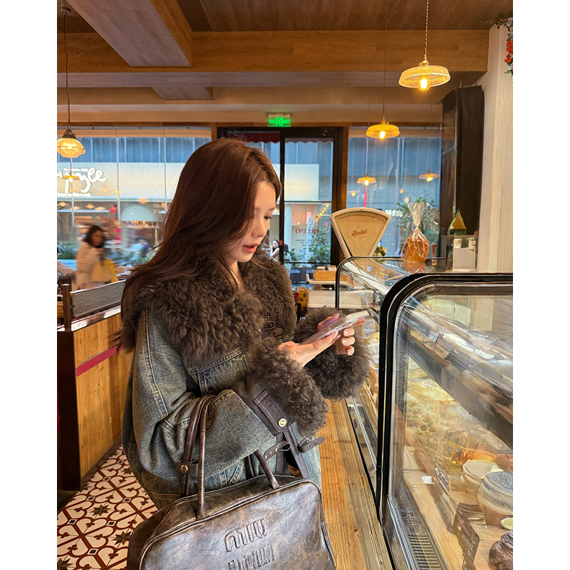 2025皮毛一体牛仔派克服女短款复古做旧擦色皮草外套B2371