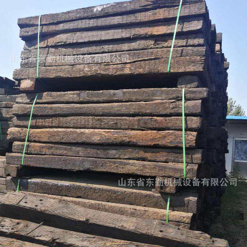 现货轨道旧枕木防腐旧枕木吊车垫木园林铺设用旧枕木价格