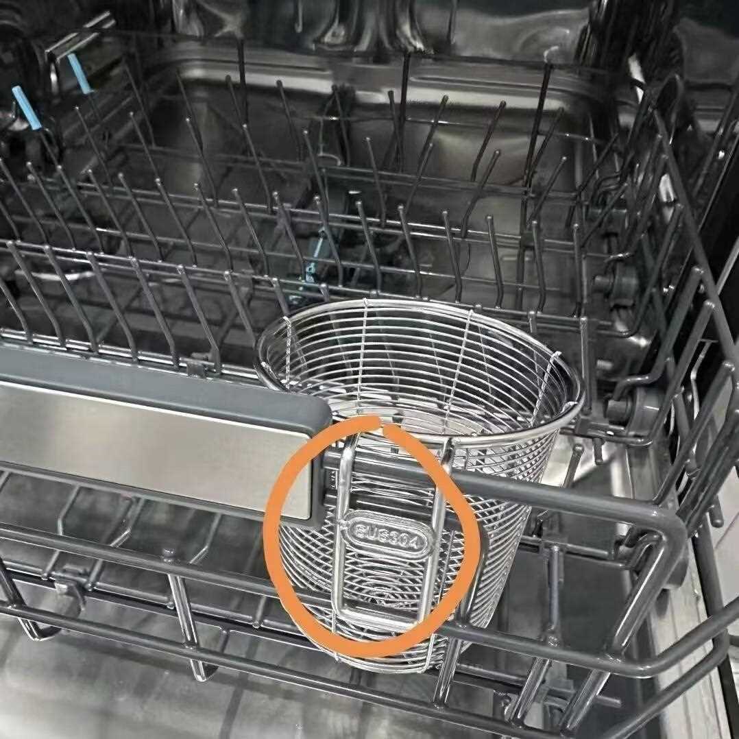 直销新款304不锈钢漏勺家用厨房火锅杯专用过滤网筛捞面漏勺带挂