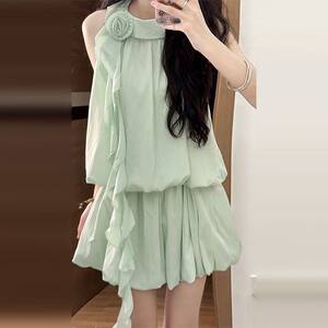 法式绿色无袖挂脖连衣裙子女夏季2025新款小个子穿搭套装短