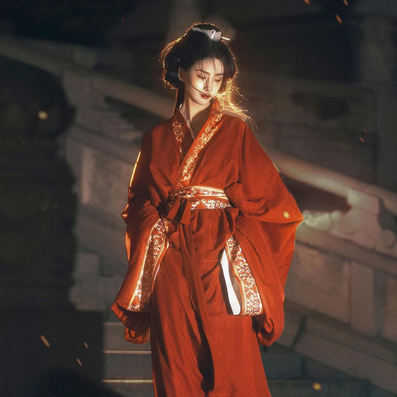 红色战国袍复原款汉服女交领直裾