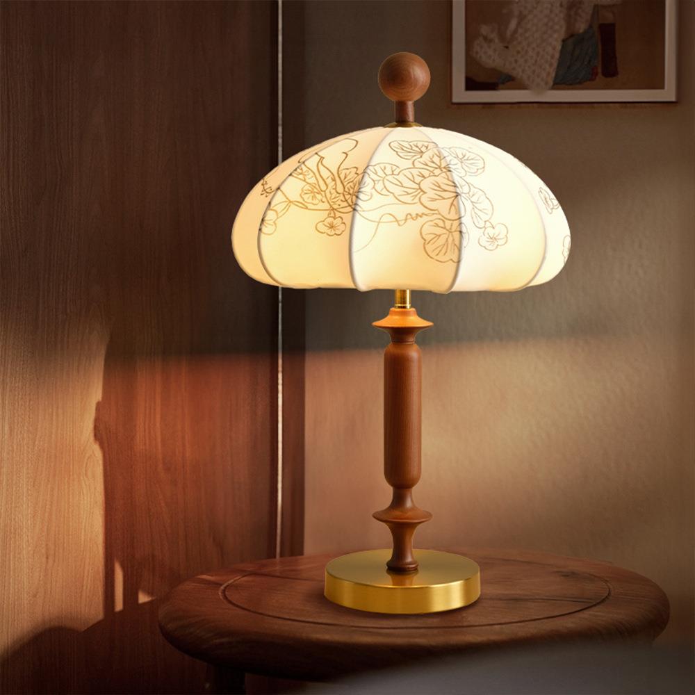 法式中古氛围台灯布艺复古怀旧客厅卧室床头柜书房美式装饰实木灯