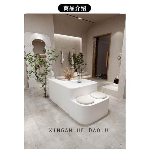 女装店现代极简橱窗装饰S形服装店道具烤漆桌子异形中岛柜流水台