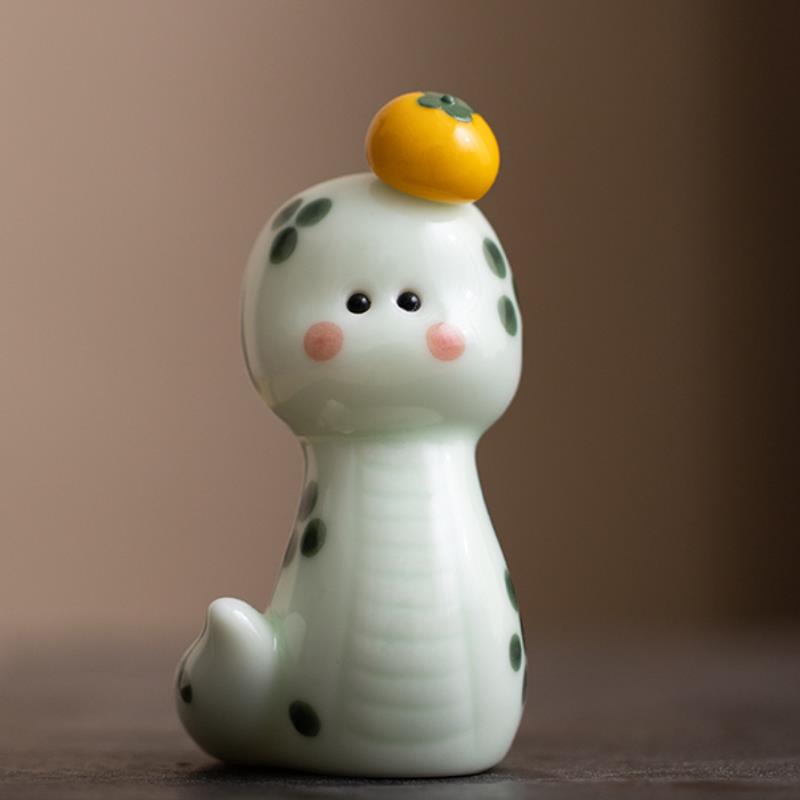 青瓷柿子小蛇茶宠家居摆件精品可爱萌宠青蛇客厅装饰工艺品小茶玩