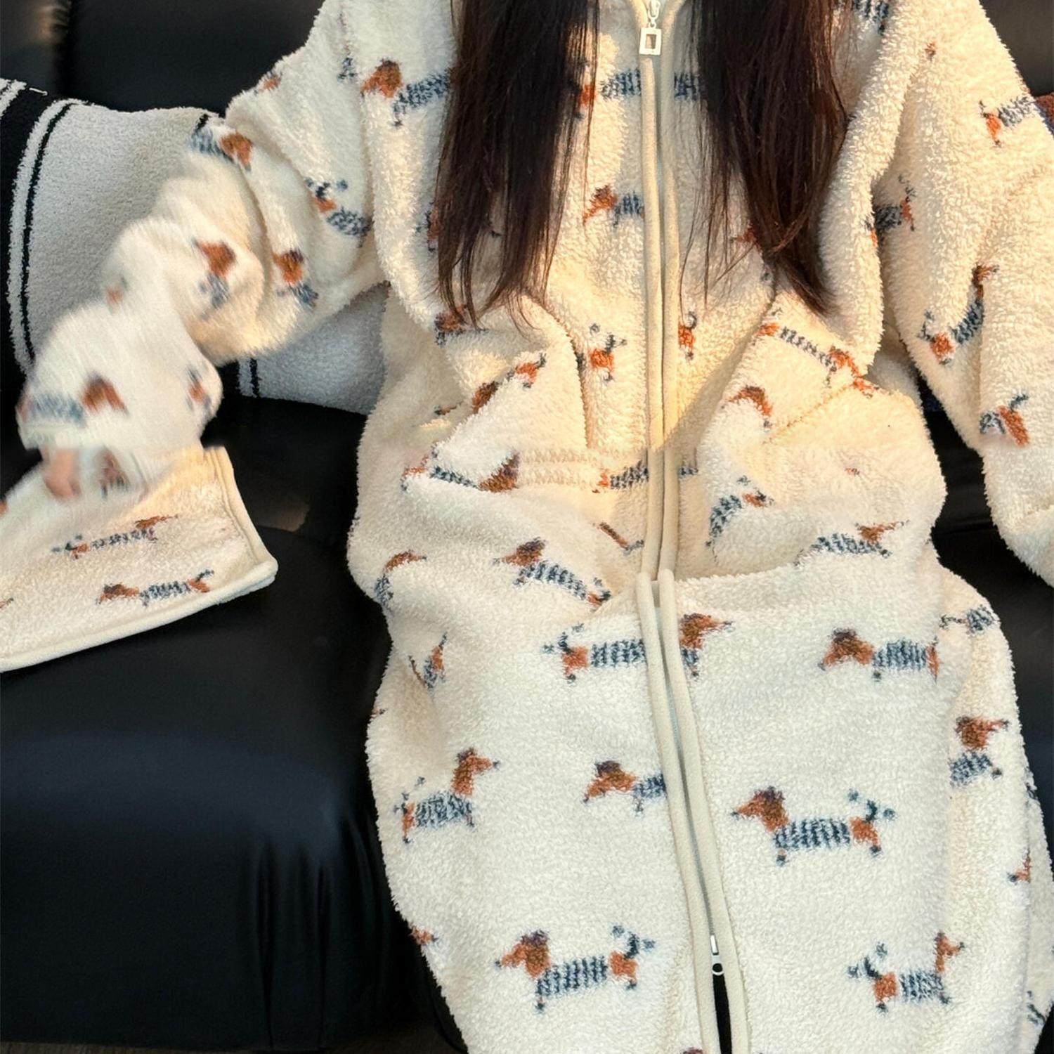 可爱卡通腊肠狗连帽珊瑚绒睡衣女款秋冬季加厚家居服睡袍浴袍大码