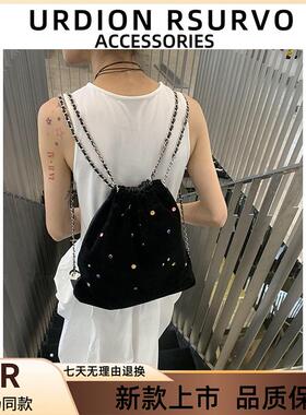UR小众双肩包包女2025新款潮丝绒链条双肩背包百搭手提水桶包女包