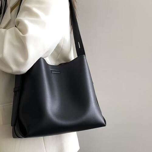 UR小众设计新款女包高级感ins风通勤托特包大容量单肩斜挎百搭包