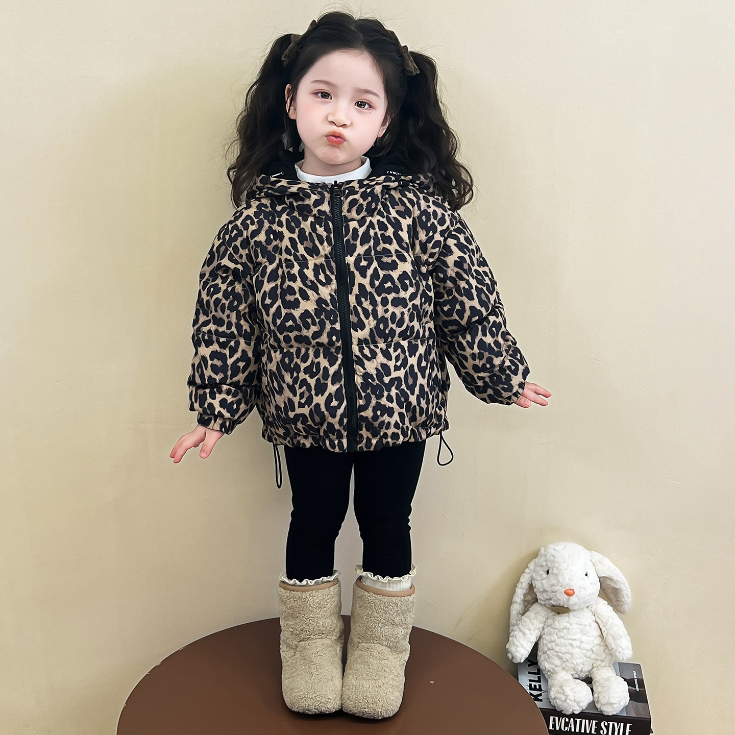【冬上新】女童豹纹白鸭绒羽绒服