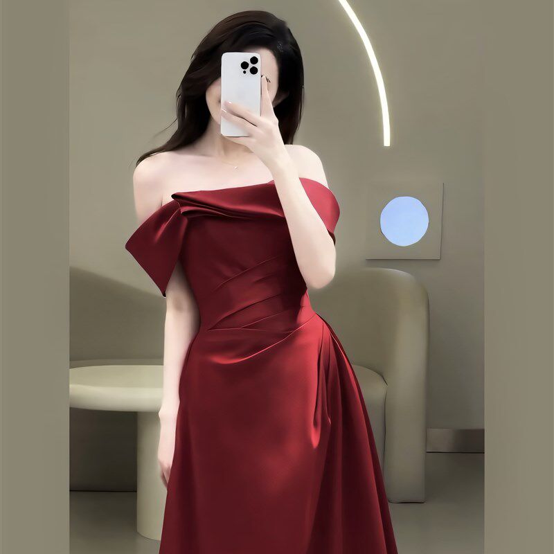 一字肩敬酒服新娘2025新款酒红色高级感轻奢小众订婚晚宴礼服裙女