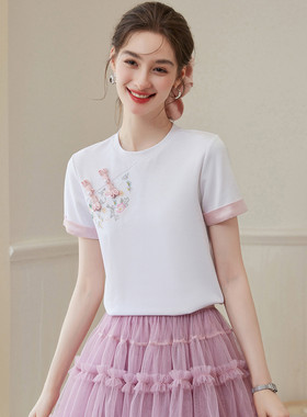 白鹿语国风绣花短袖上衣26夏套头对扣撞色微弹正肩常规版女式T恤
