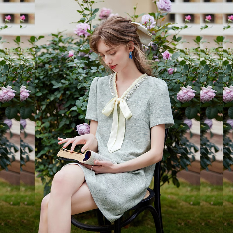 白鹿语蝴蝶结撞色拼接A字裙