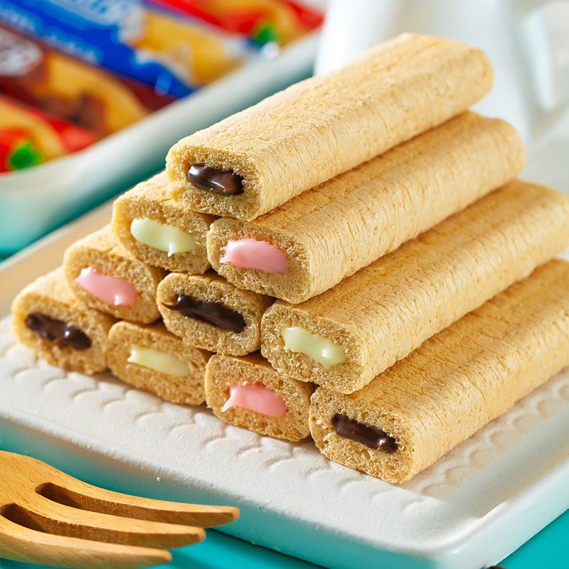 夹心巧克力牛奶棒休闲网红草莓味威化饼粗粮代餐网红休闲零食批发