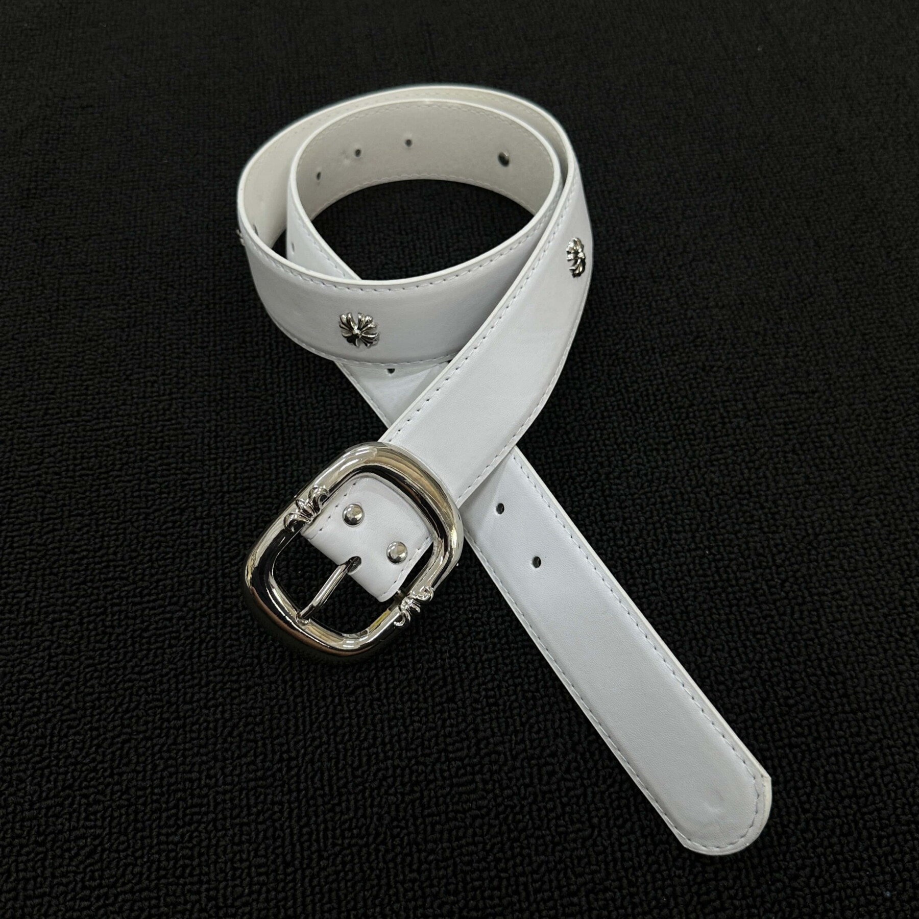 SFSN高级感腰带金属感白色十字花皮带男女日常百搭设计款轻奢穿搭