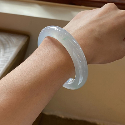 近3小时已售100+件热卖翡翠手镯