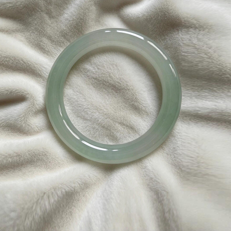 近3小时已售100+件热卖翡翠手镯