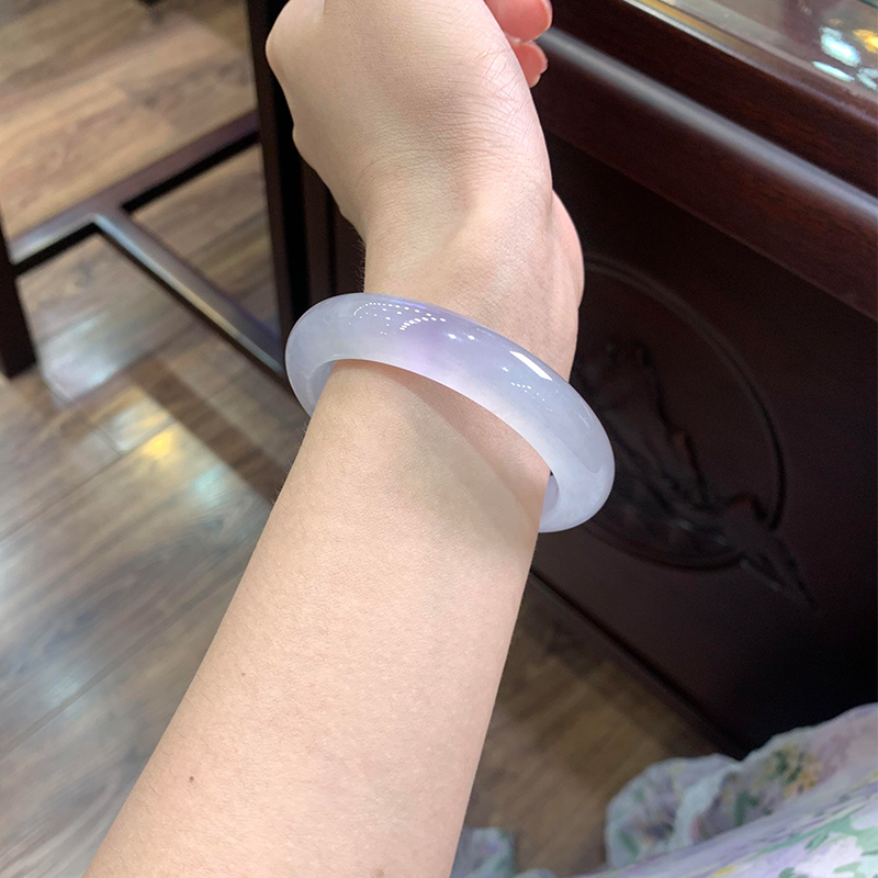 近3小时已售100+件热卖翡翠手镯