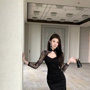 模特实拍新款复古蕾丝镂空改良旗袍性感修身显瘦连衣裙