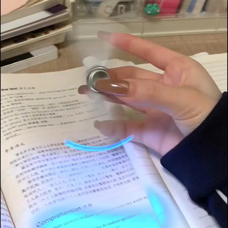 创意指尖陀螺笔多功能发光炫彩转转笔可书写学生减压圆珠笔LED灯