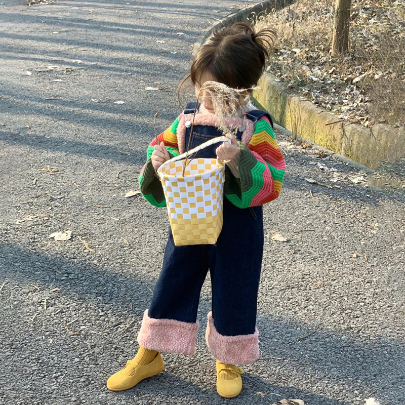 秋季新款童装女童时髦洋气牛仔裤儿童休闲长裤女宝背带裤彩虹毛衣