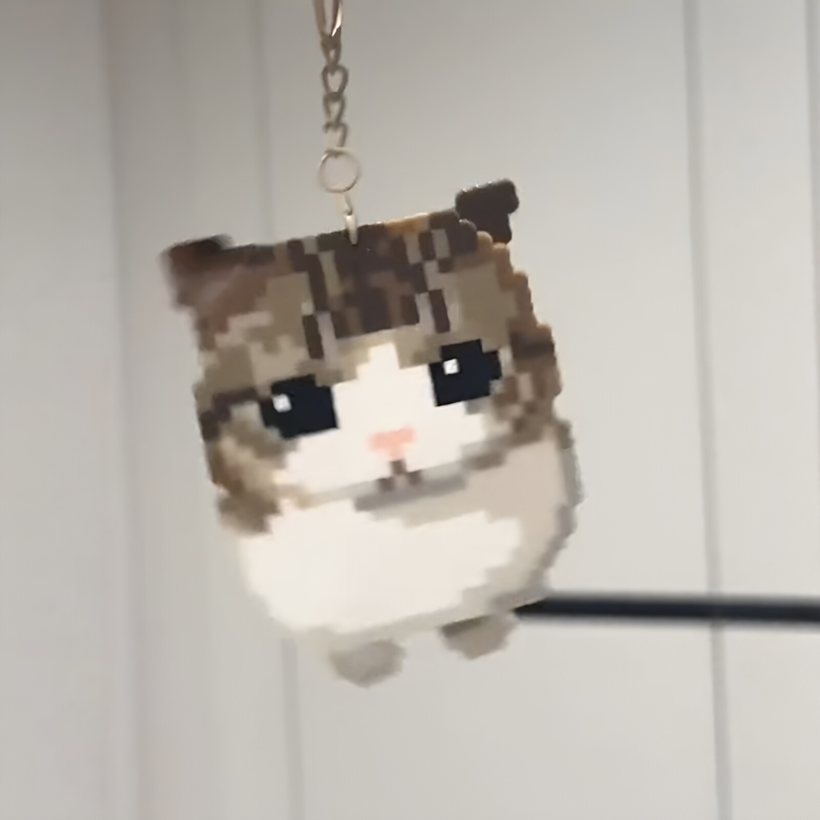 妙脆角小猫挂件拼豆亚克力耳朵会动的妙脆角小猫钥匙扣可爱包挂饰
