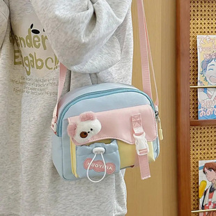 多巴胺斜挎包女孩小包包2025新款时尚女童可爱外出背包学生挎包Q