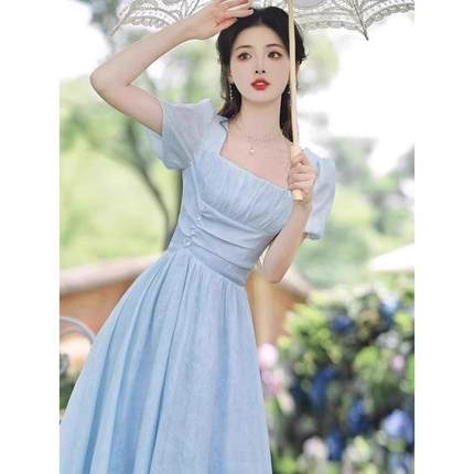 夏日多巴胺2025新款法式蓝色雪纺方领连衣裙夏漂亮绝美长裙超仙女