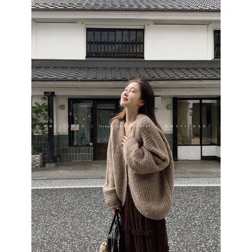 MMUIICHAN 杏仁烤奶 非常特别的一个燕麦杂点色~兜起来版型的开衫
