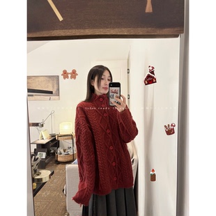 MMUIICHAN 红墙白雪2.0 麻花单排扣酒红色节日感毛衣开衫