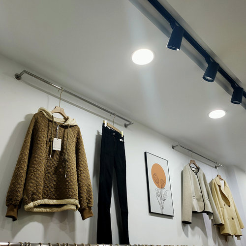 服装店墙上正挂不锈钢拉丝衣架子服装货架壁挂式挂版展示架店装饰