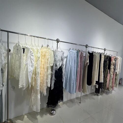 服装店陈列道具上墙挂衣杆壁挂式不锈钢挂衣架女装店货架银色架子
