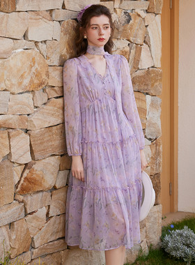 白鹿语法式田园风紫色碎花连衣裙26春新款V领长袖修身收腰A字长裙