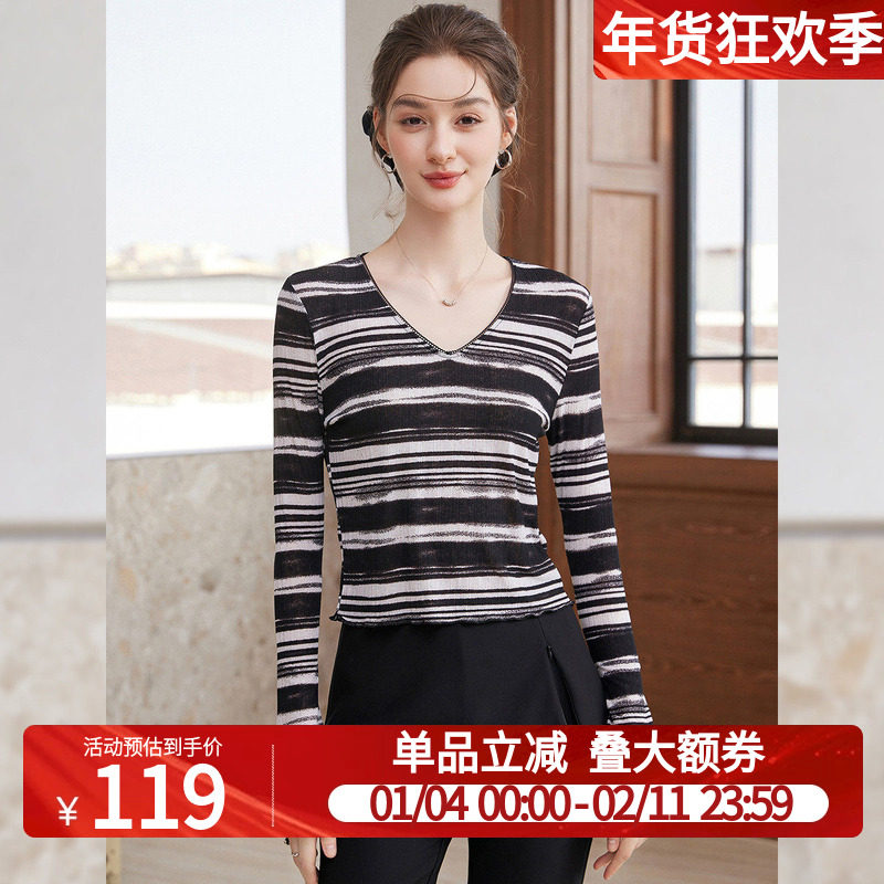 白鹿语复古条纹V领长袖T恤26春季新款喇叭袖修身内搭外穿打底上衣,女装/女士精品,T恤,淘宝优惠券,粉丝福利购,淘宝优惠卷