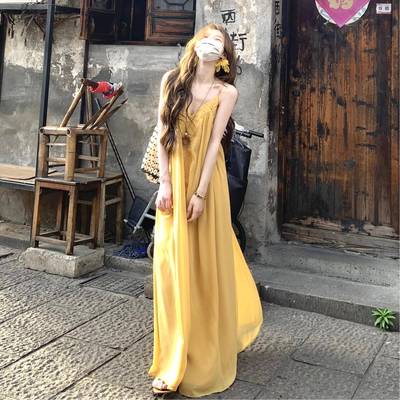 Xxiiuu法式黄色氛围感露背吊带连衣裙女夏季度假风蕾丝花边长裙子